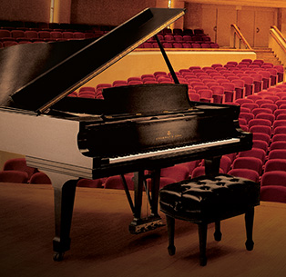 Photo : Steinway & Sons CDI Conseiller e Showroom h f
