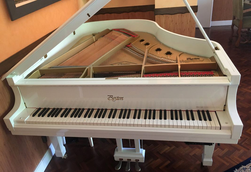 Photo : Piano  a  queue  quart de queue Boston GP 178