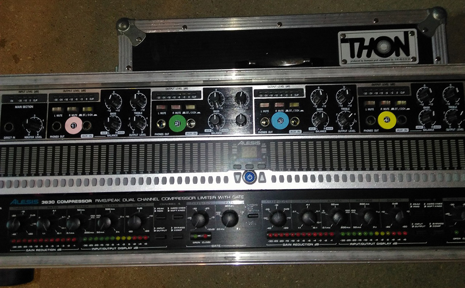 Photo : Behringer Powerplay Pro XL + Alesis DEQ 230 + 3630