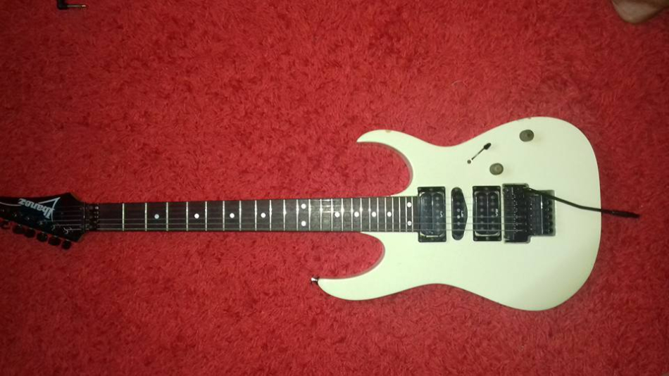 Photo : Ibanez        RG570 de 1991
