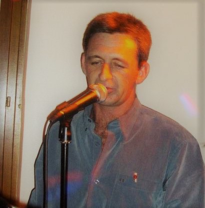 Photo : Chanteur offre ces services