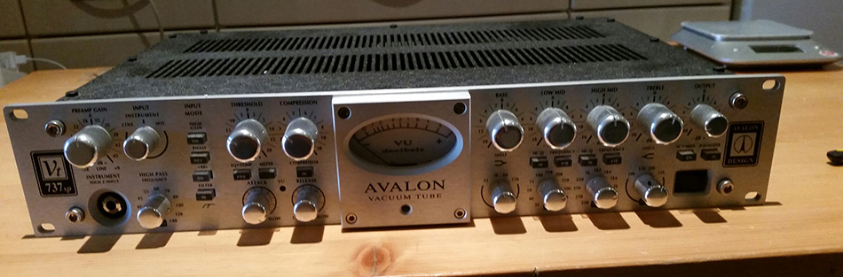 Photo : Preamp  a  lampe  Avalon Design VT 737SP