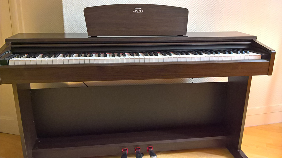 Photo : YAMAHA   ARIUS   MEUBLE