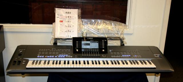 Photo : YAMAHA Tyros 5 76 Arrangeur