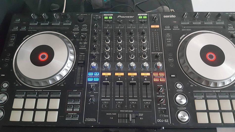 Photo : Pioneer  DDJ  SZ Professional DJ Controller