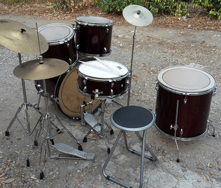 Photo : Batterie    complete 5 Futs pour debutant