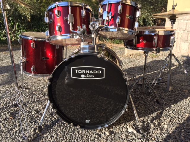 Photo : MAPEX   Tornado  Bordeau 5 futs