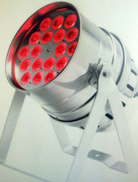 Photo : Projecteur PAR 64 A LEDS TRICHROMIQUE 18X3W
