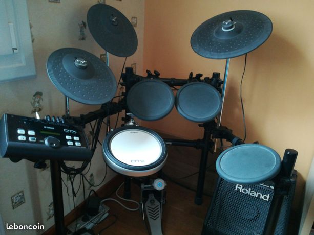 Photo : Yamaha        DTX500 + Roland PM 10