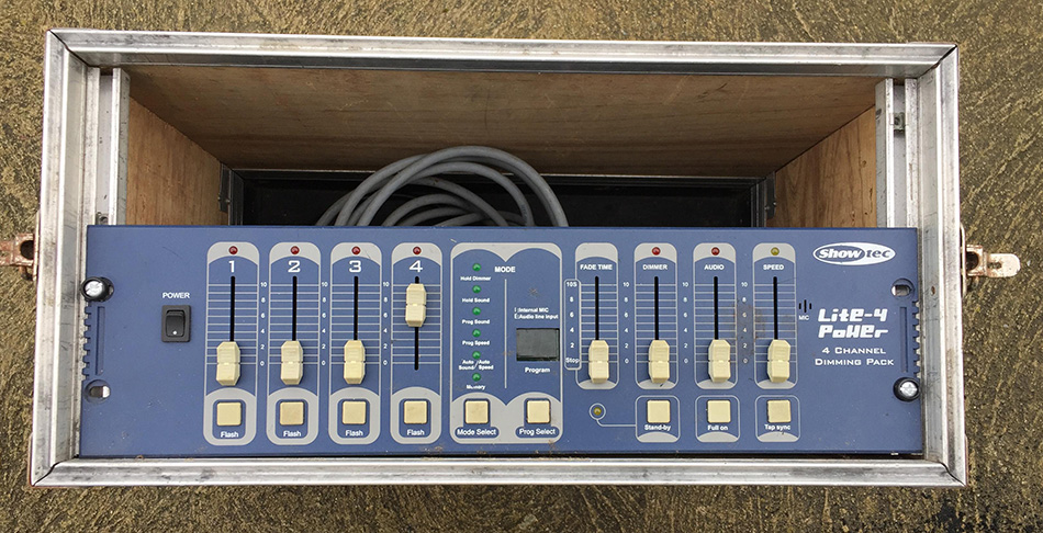 Photo : Flight    case   + Showtec Controleur Dimmer DMX