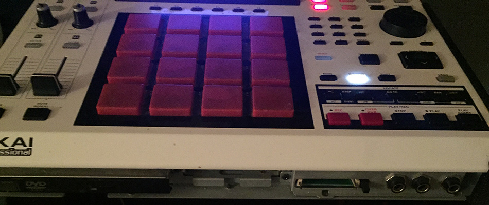 Photo : AKAI     MPC    2500 SE + 2 cartes