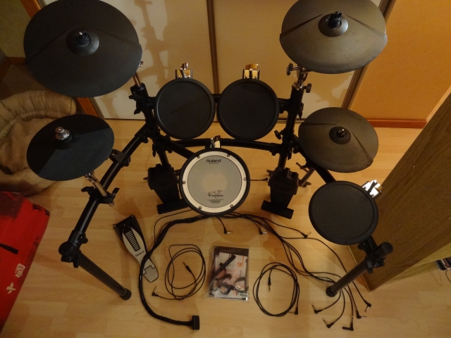 Photo : ROLAND         TD9 K + siege TAMA