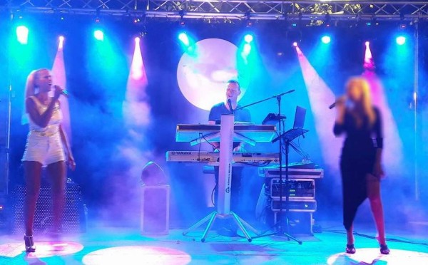 Photo : Recherche chanteuse pour trio varietes