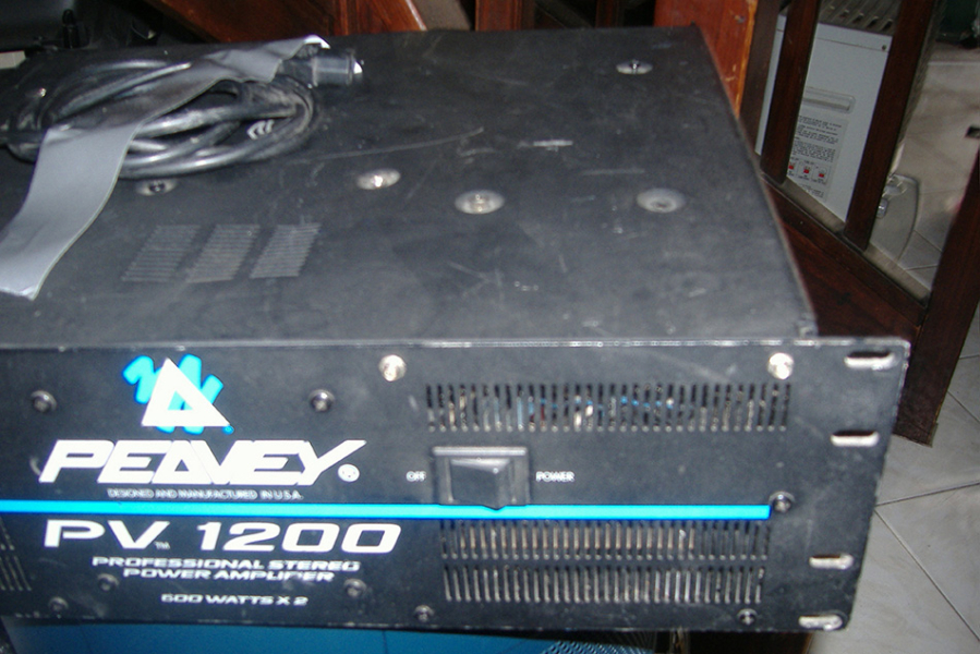 Photo : PEAVEY     PV    1200
