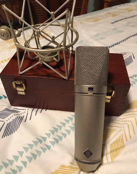Photo : Neumann    U87   Ai avec sa suspension