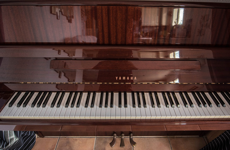 Photo : Piano   Droit   Acajou Brillant Yamaha