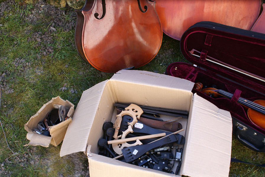 Photo : Violoncelles     et violon Lot