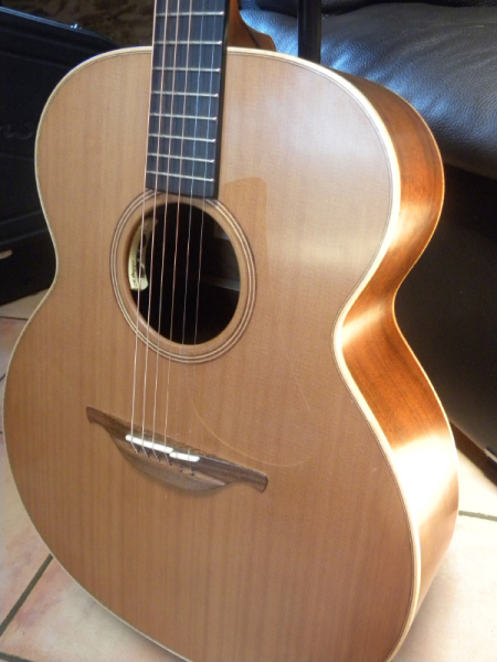 Photo : Guitare       Lowden jumbo 023c