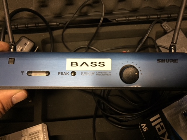 Photo : SHURE    HF     ensemble body + recepteur