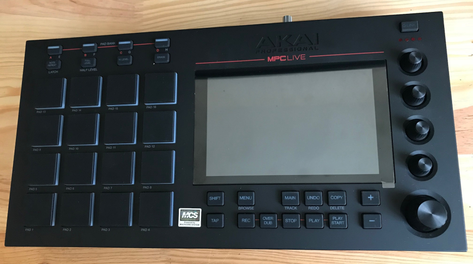 Photo : Akai  MPC  Live  Professionnel