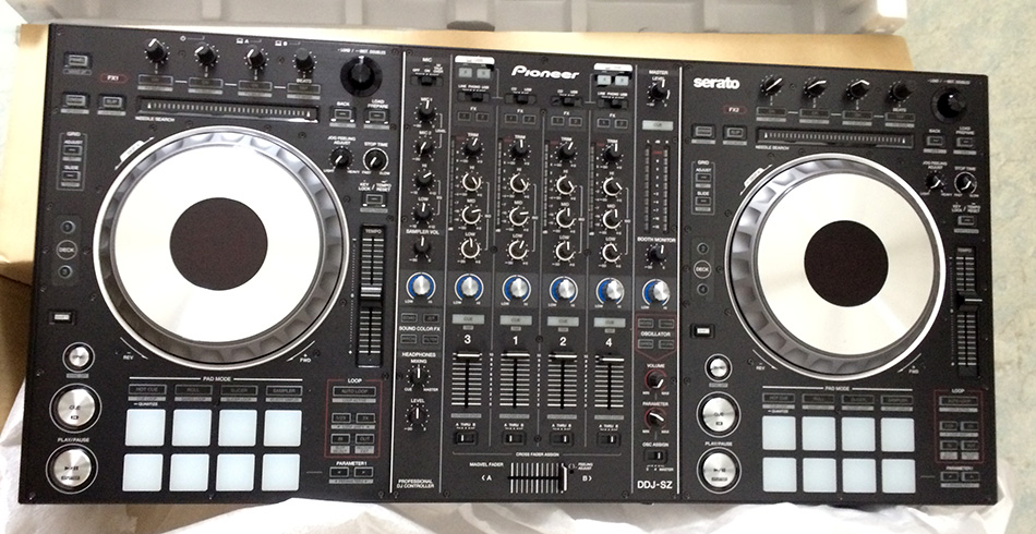 Photo : Pioneer  DDJ  SZ avec emballage 