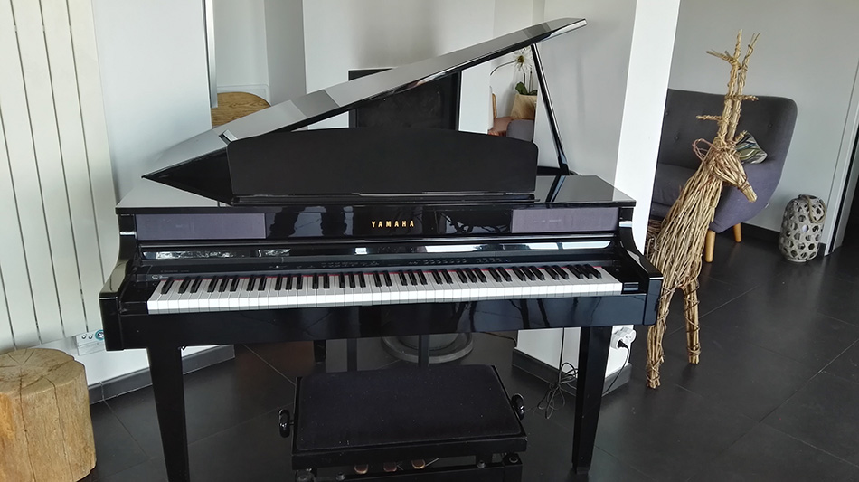 Photo : Yamaha    CLP   465 GP piano 1 4 queue