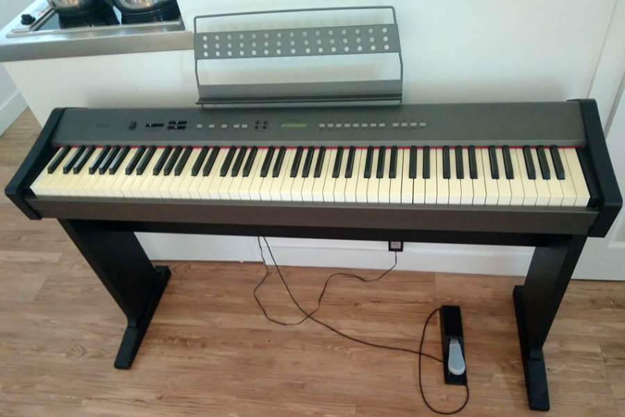 Photo : Piano electrique avec pedale Hemingway