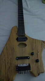 Photo : Guitare Electrique no fender pareil klein