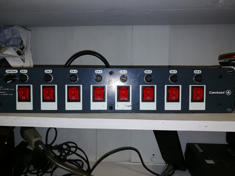 Photo : CONTEST          Dispatch Alim 8 voies interrupt