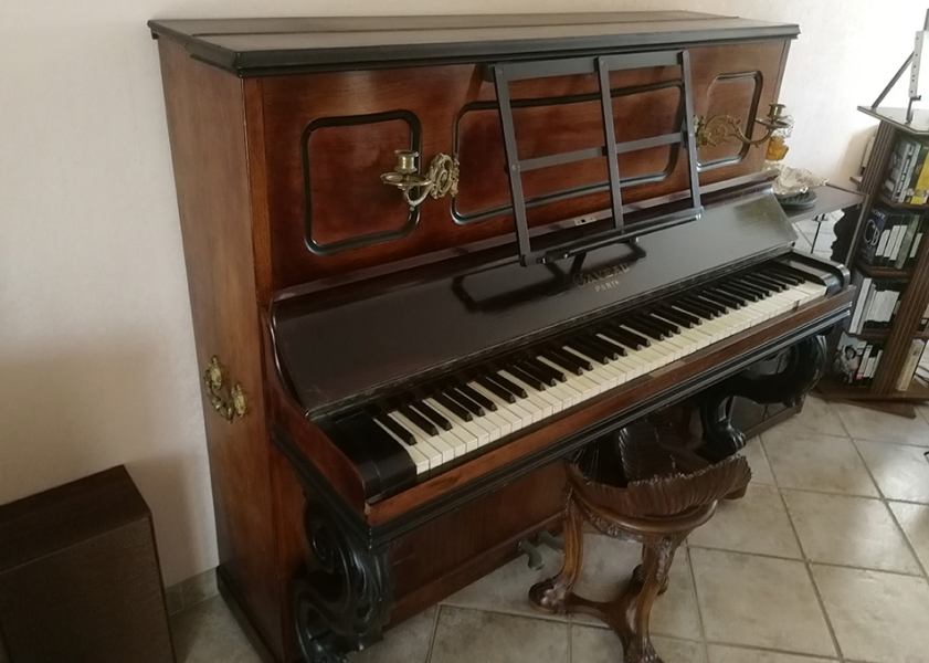 Photo : Piano droit      GAVEAU