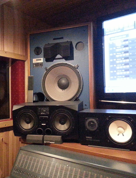 Photo : JBL             4333 B monitor