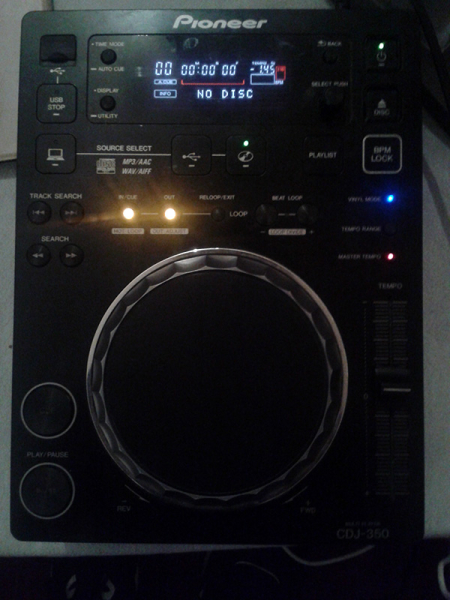 Photo : PIONEER   CDJ   350 + clef