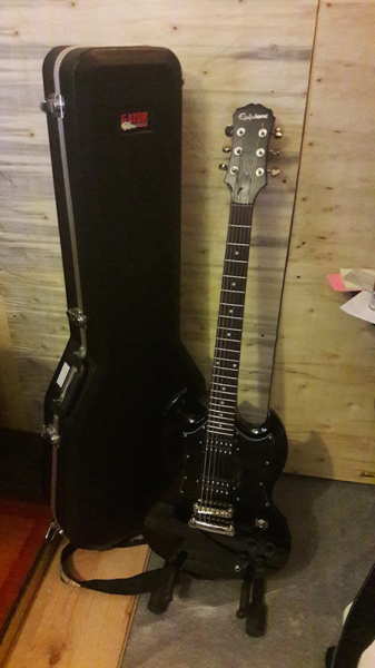 Photo : Epiphone       G310 Ebony + case Gator