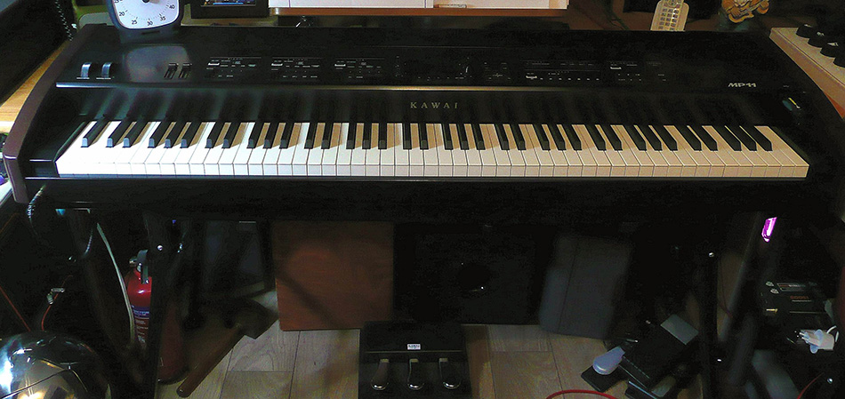 Photo : Kawai         MP11 avec pedalier F 30