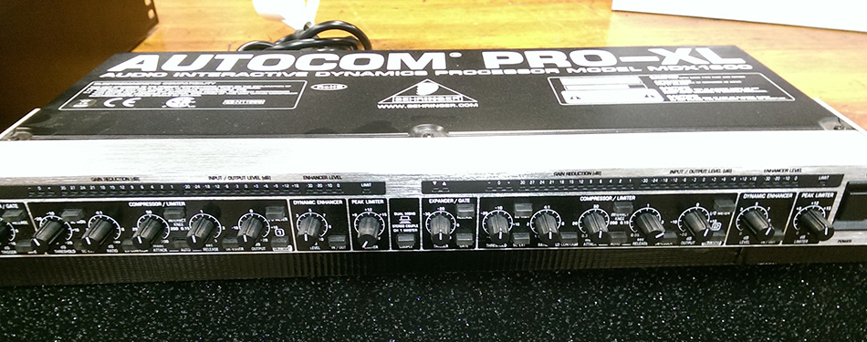 Photo : Behringer     MDX1600 Autocom Pro Compresseur