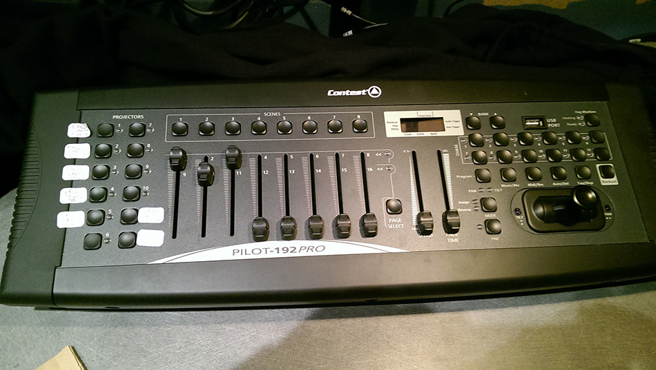 Photo : CONTEST       Console DMX Pilote 192