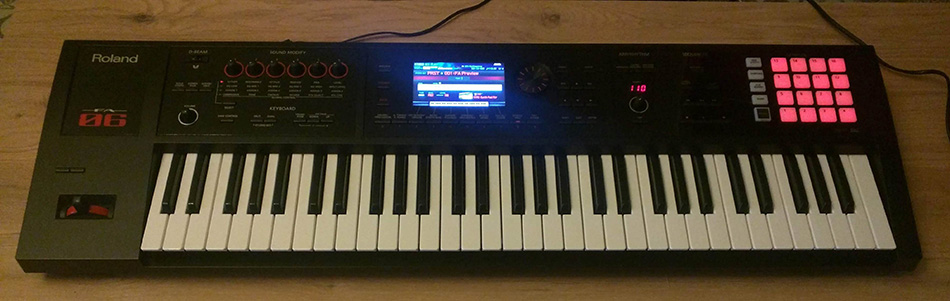 Photo : Roland     FA    06 Music Workstation