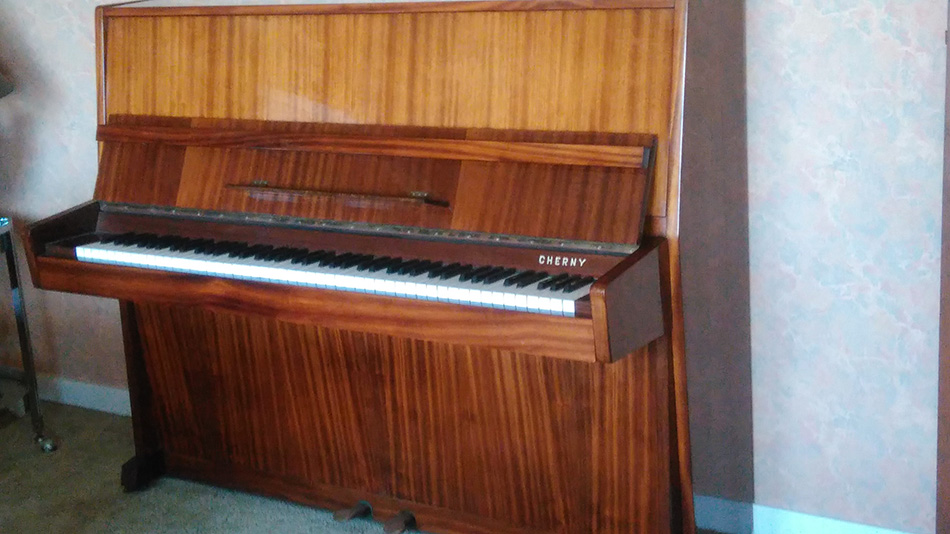 Photo : PIANO    droit   CHERNY