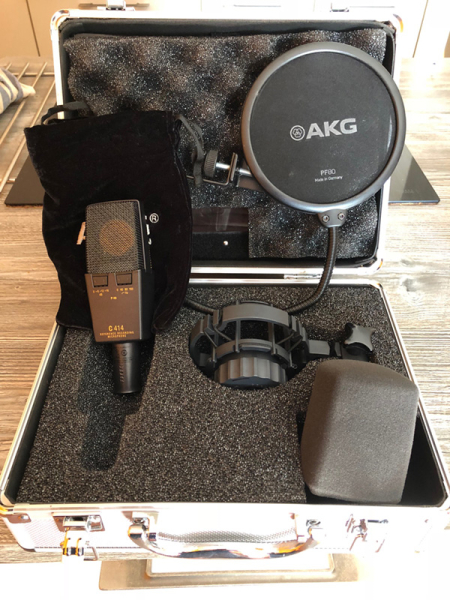 Photo : AKG      C414    CLII 