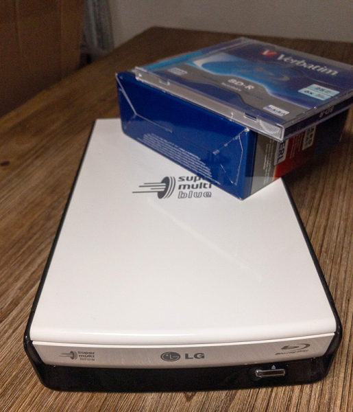 Photo : Graveur         Blu ray DVD CD LG BE12LU38