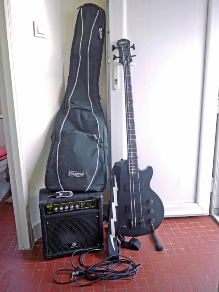 Photo : Basse Epiphone Les Paul + ampli + divers