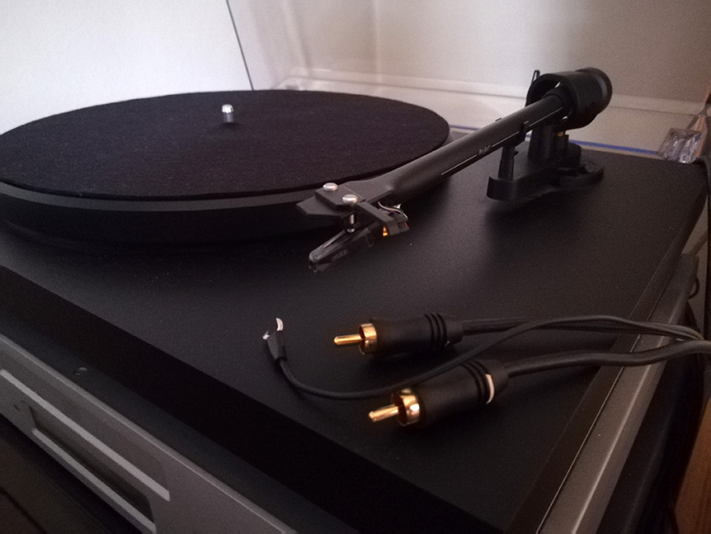 Photo : Platine  Vinyle  Project Debut + Pre Ampli