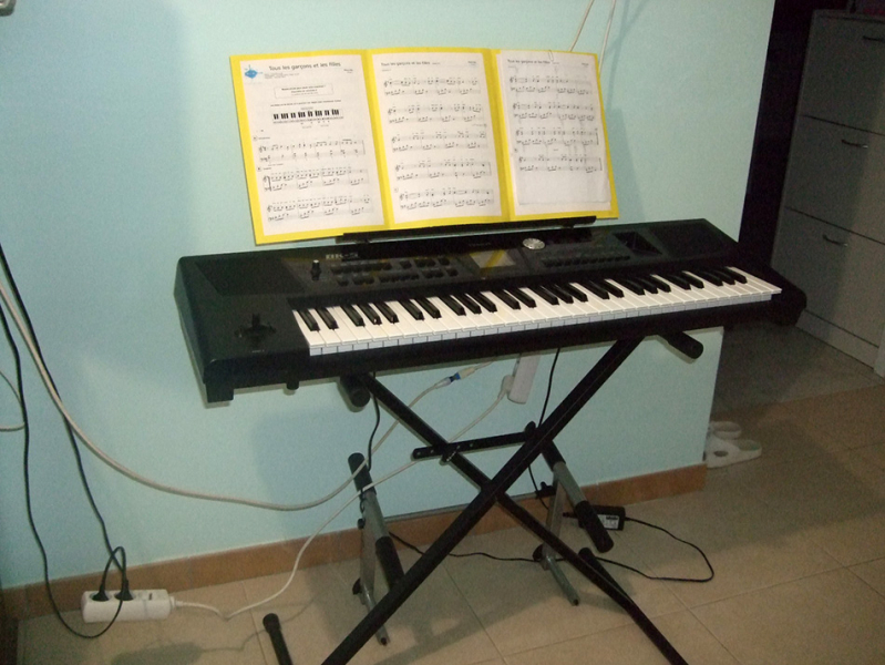 Photo : Roland     BK    5 clavier arrangeur 61 touches