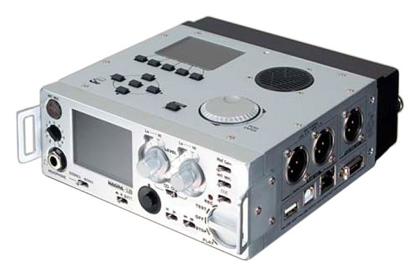 Photo : NAGRA            LB + SACCOCHE 