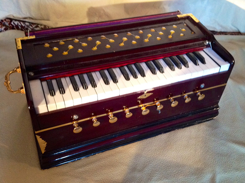 Photo : Harmonium        indien pro