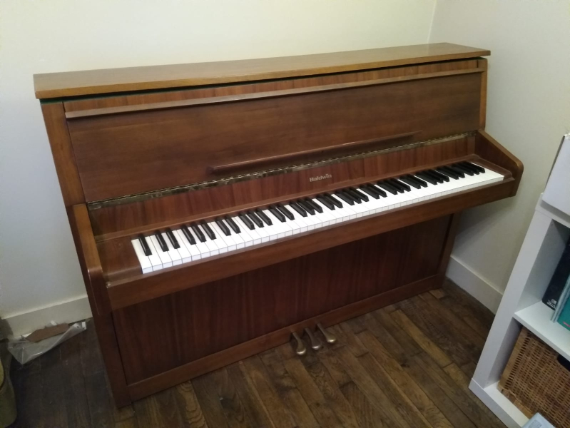 Photo : Piano   droit    Baldwin