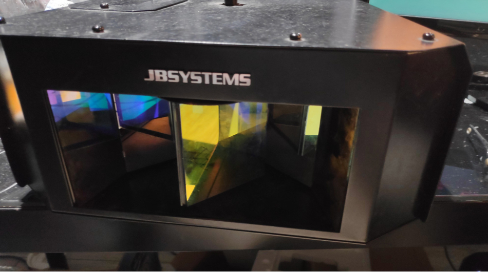 Photo : JB   Systems   Stormbird