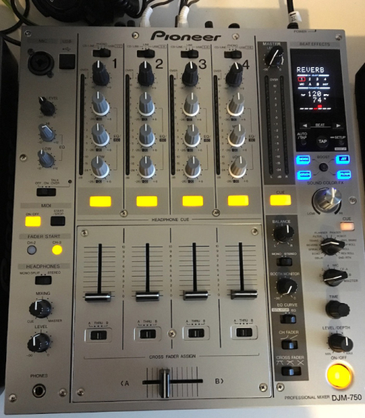 Photo : Pioneer   DJM   750 S