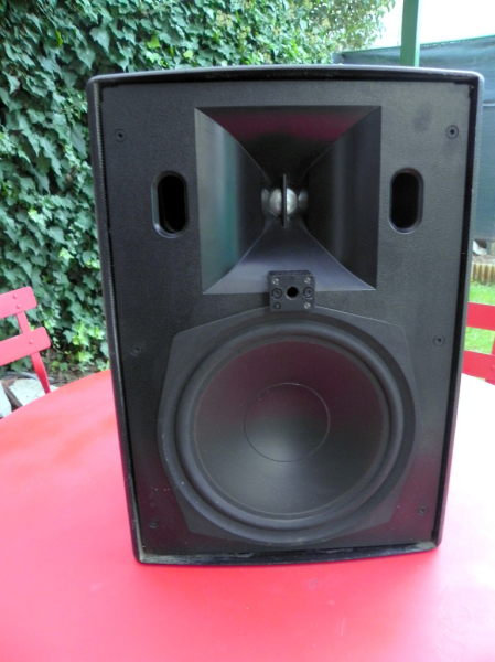 Photo : JBL  Control  28 la paire