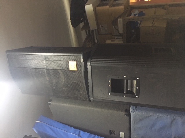 Photo : JBL            M330 MKII